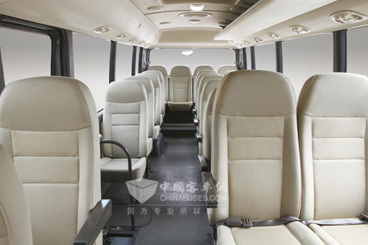 高端中巴康恩迪的内饰