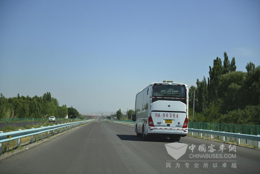 在通往中亚的丝绸之路上，不乏有宇通客车行进的身影