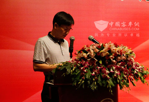 海南高速客运总经理邓轶发言