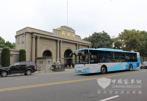 大金龙新能源车为古城添彩