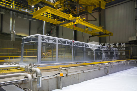 CSR第一辆增程插电式电泳工艺样车