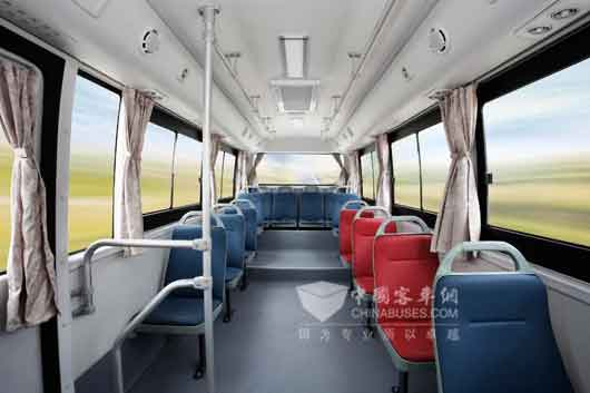 E7内部宽敞舒适