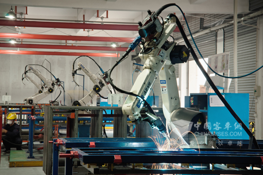 海格在业内率先采用机器人焊接