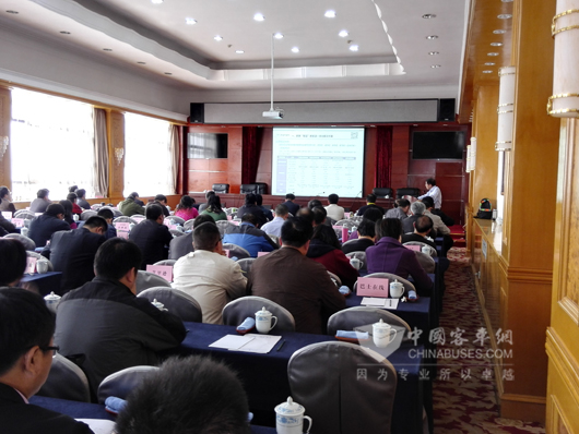 福田欧辉客车事业部副总经理刘国强先生介绍智蓝一体化运营解决方案2