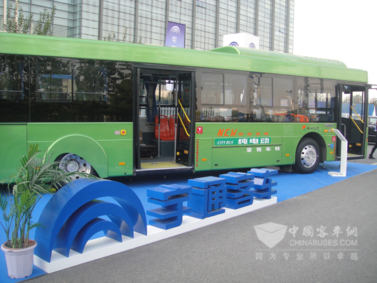 宇通客车亮相2014节能与新能源汽车成果展