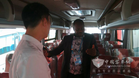 国际友人参观安凯客车