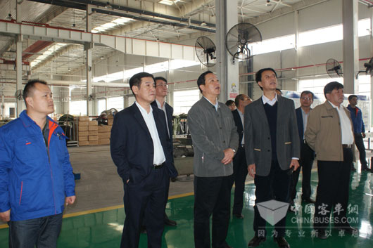 各位领导参观中通生产线