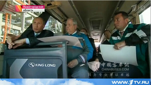 　俄罗斯总统普京搭乘金龙客车出席典礼