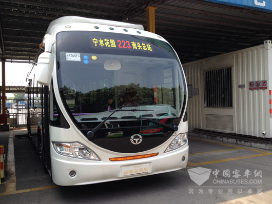 恒通12米快速充电纯电动客车亮相深圳巴士集团223路公交线