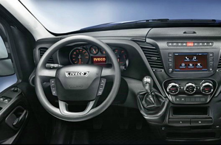 New Daily Minibus采用了较小的方向盘