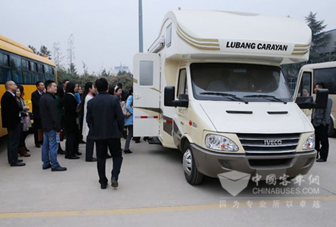 参观宇通客车