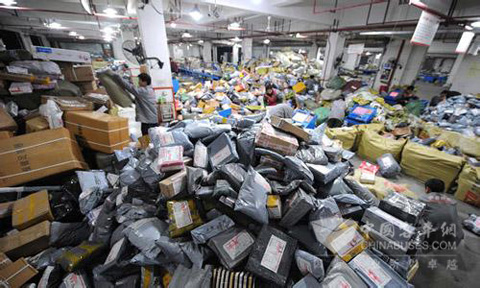 堆积如山的包裹