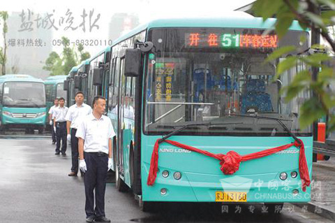 2014年7月批量交付的大金龙客车