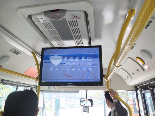 公交车配有交大神舟油耗管理系统，实时监控车辆行驶状态