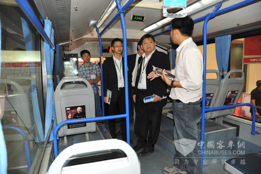 扬子江客车内部