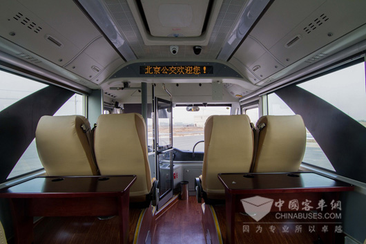 办公桌、无线WIFI为商务精英上下班途中的办公提供了便利