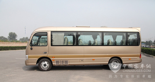 四川现代康恩迪侧面展示