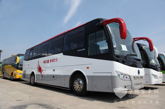 申龙客车批量出口香港