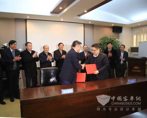 宇通与中兴代表签约