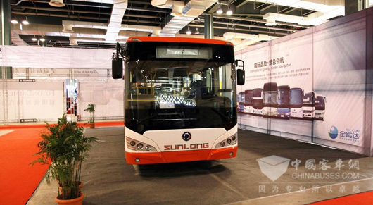 参展的申龙SLK6109纯电动公交客车