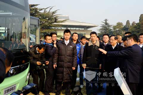 李岚清与万钢对宇通电动客车给予高度认可