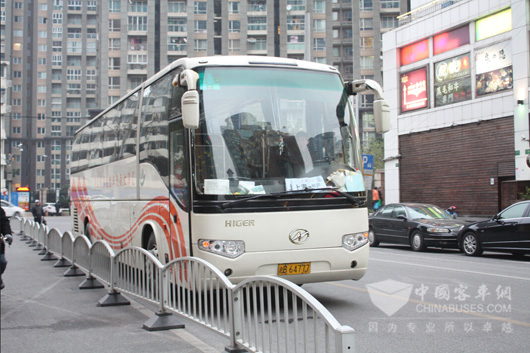 阚师傅所开的海格客车已经使用了7年之久