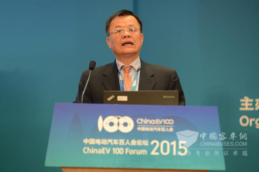 南京金龙董事长黄宏生在电动车百人会上呼吁纯电运营补助政策尽快颁发