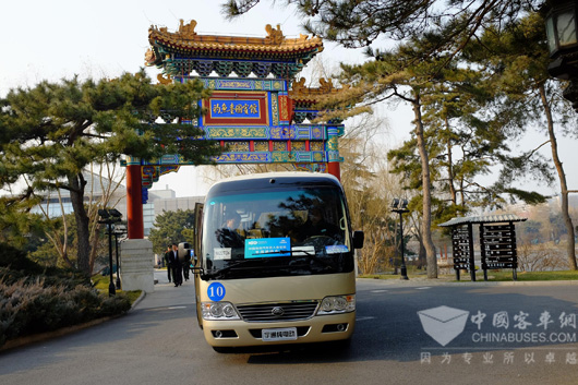 宇通E7为与会代表提供优质运输服务