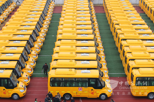 批量宇通校车交付客户