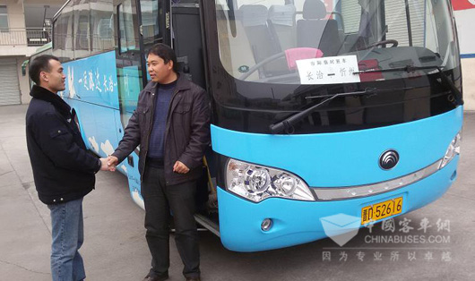 宇通售后服务人员热情接待维保客户