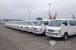 海外出口开门红 大金龙春节忙装船