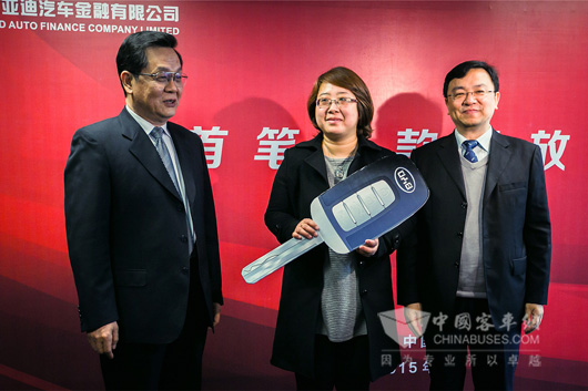 比亚迪汽车金融首单客户诞生