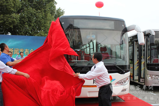 亚星研发的第一部纯电动客车YZL6701