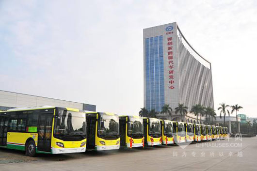 整装待发的广州首批新能源公交大巴