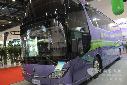 亚星客车带着其重磅产品维特思达惊艳亮相