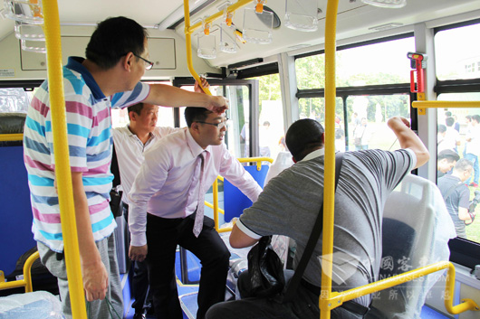 广州客户实车体验大金龙新能源汽车