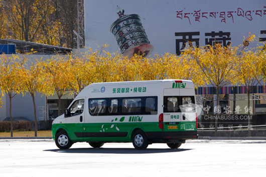 拉萨偶遇东风御风纯电动客车