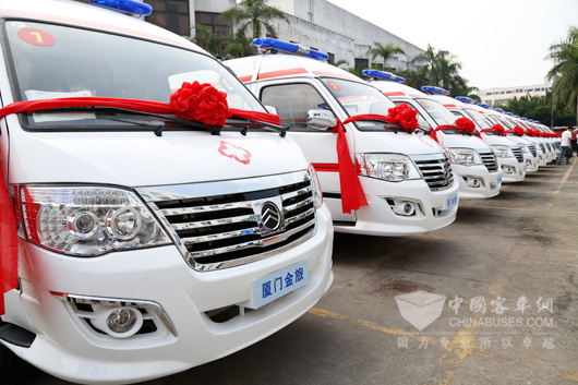 12辆多功能医疗服务车整装待发