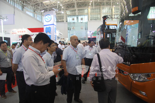 领导莅临中通展台