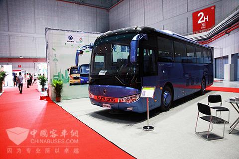 　申龙纯电动大巴亮相展会