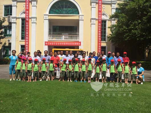 宇通校车安全大讲堂活动在海口举行