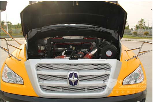 亚星新型校车投入广州运营