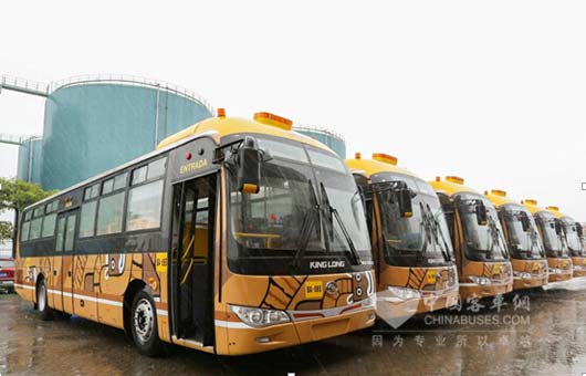 即将奔赴玻利维亚的金龙客车