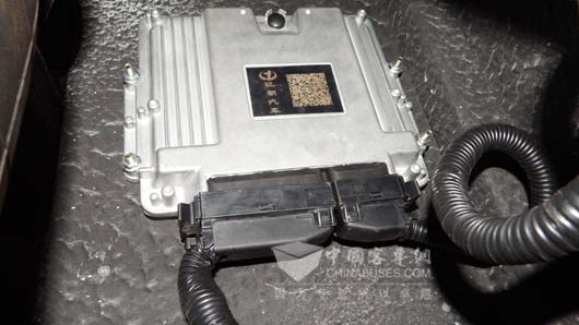 王主管进行设备的安装