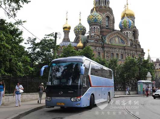 　行驶在俄罗斯的大金龙