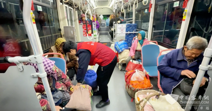 山东烟台｜车轮滚滚赴早市 公交助农“鲜”一步