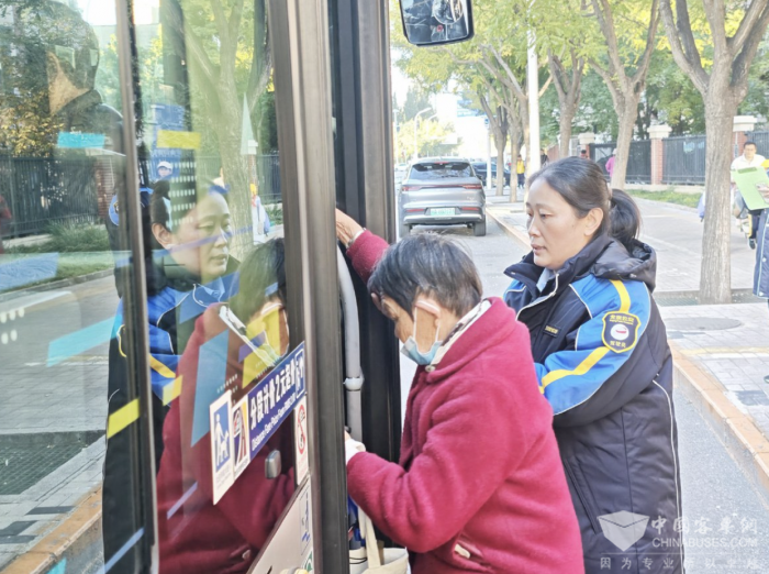 北京公交集团开通敬老爱老主题公交线路