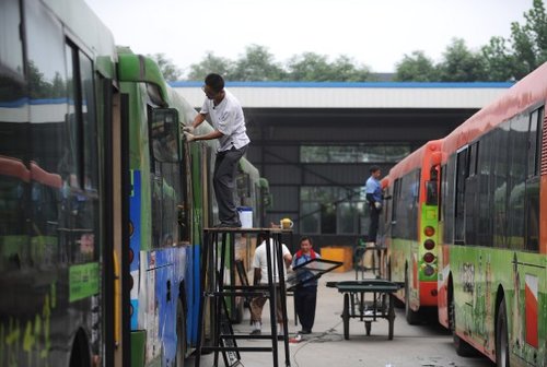 组图：成都首批30辆空调公交车改装