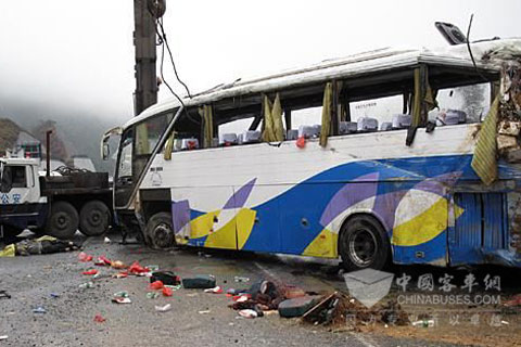 近期公路客运事故频发 安全话题再次引人关注