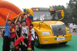 评论：校车安全条例不能太“从容”